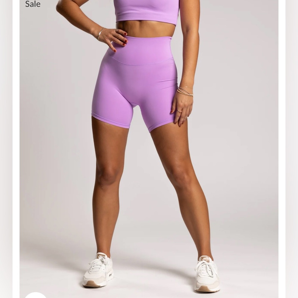 P’tula Cassey Short : 6" size medium in lavender New